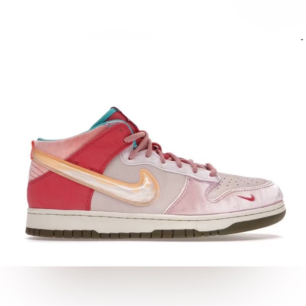 Nike Dunk Mid Strawberry Milk